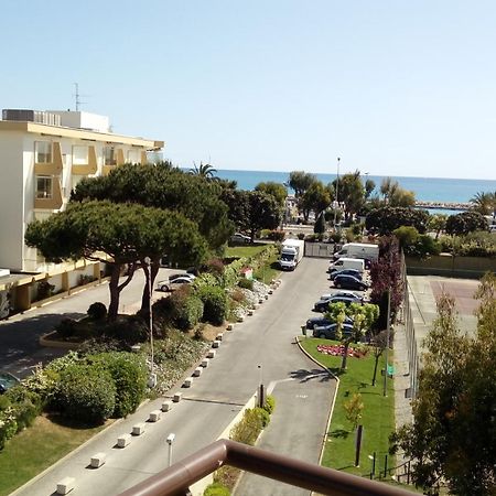Apartment Heliotel Marine 4* Bord De Mer Saint-Laurent-du-Var Exterior foto
